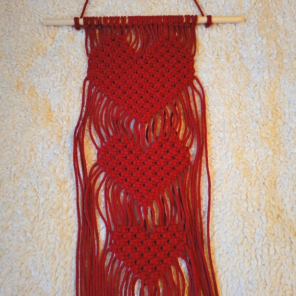 Macrame hanging wall decor red hearts hand-made - Picture 3 of 5